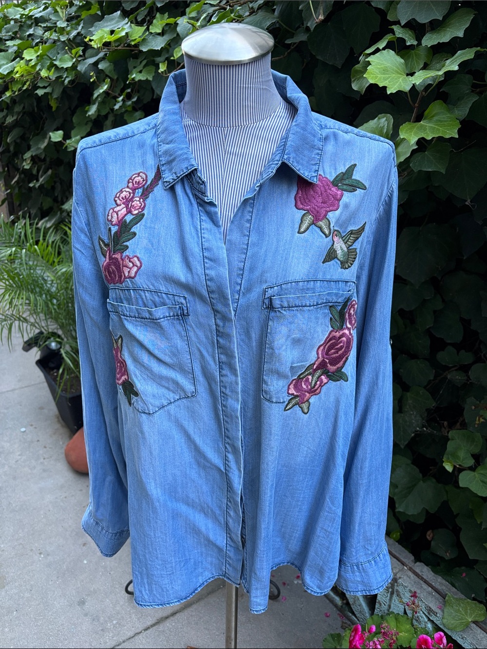 Standard Grace Denim Embroidered Floral Button-Front/Back Shirt